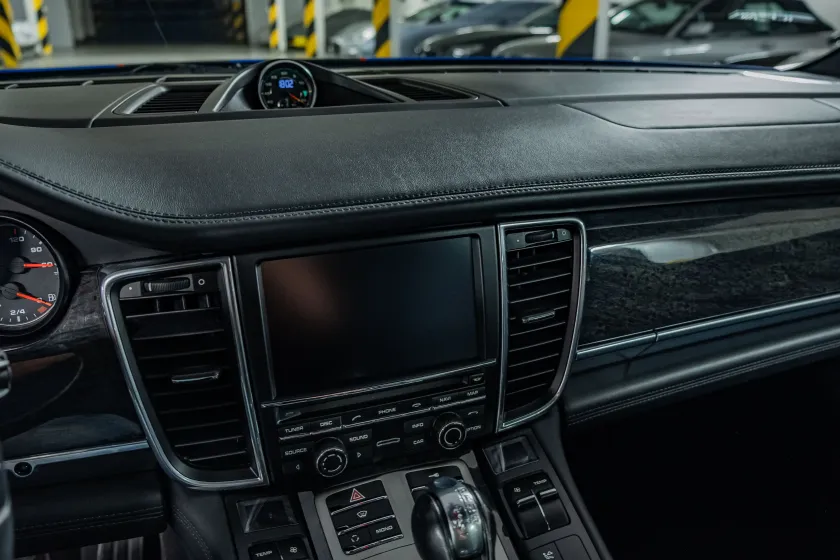 Porsche Panamera Turbo, Chrono, Burmester-13