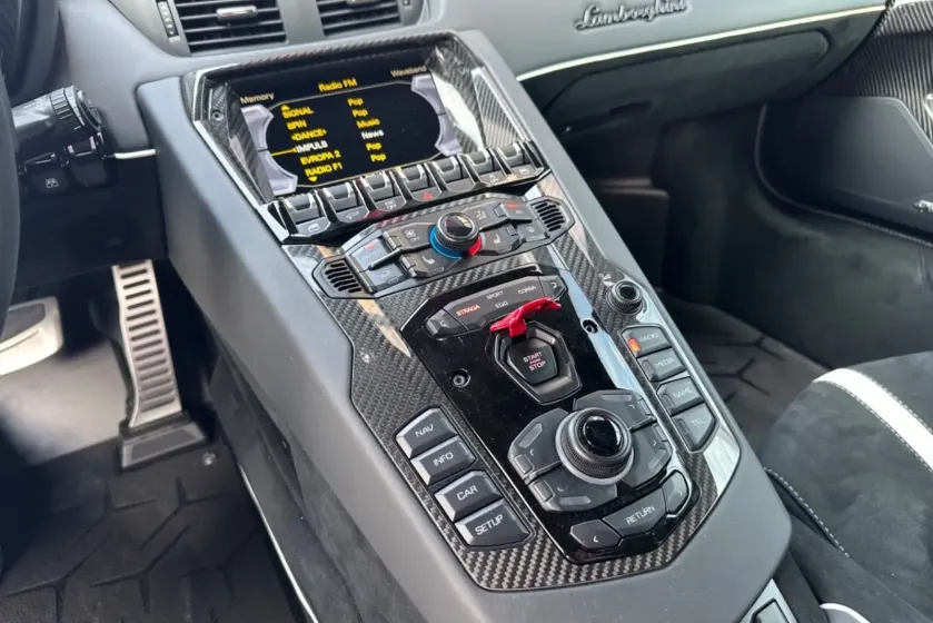 Lamborghini Aventador SVJ Roadster FullCarbon Tricolore Lift-19