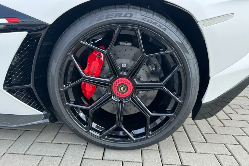 Lamborghini Aventador SVJ Roadster FullCarbon Tricolore Lift-15