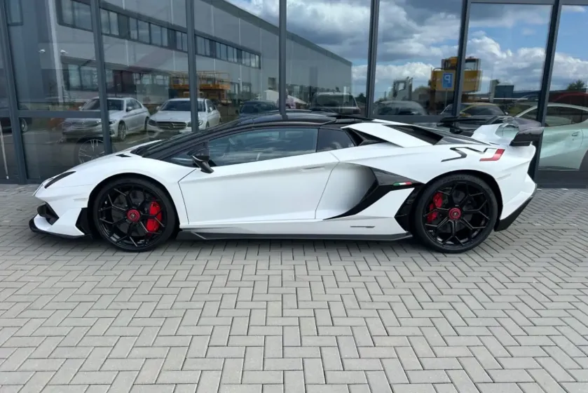 Lamborghini Aventador SVJ Roadster FullCarbon Tricolore Lift-11