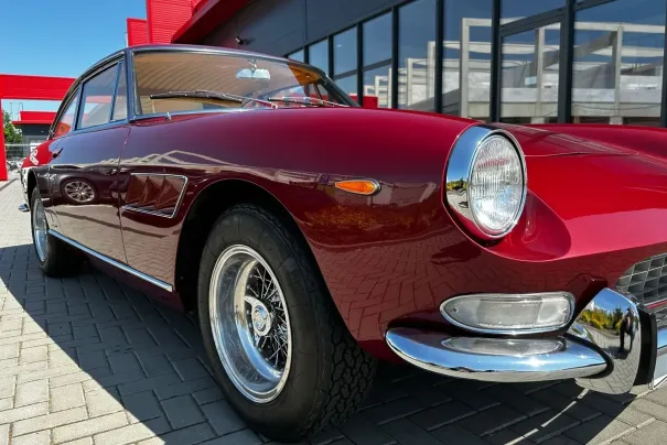 apcorse-ferrari-330gt-01-05.jpg