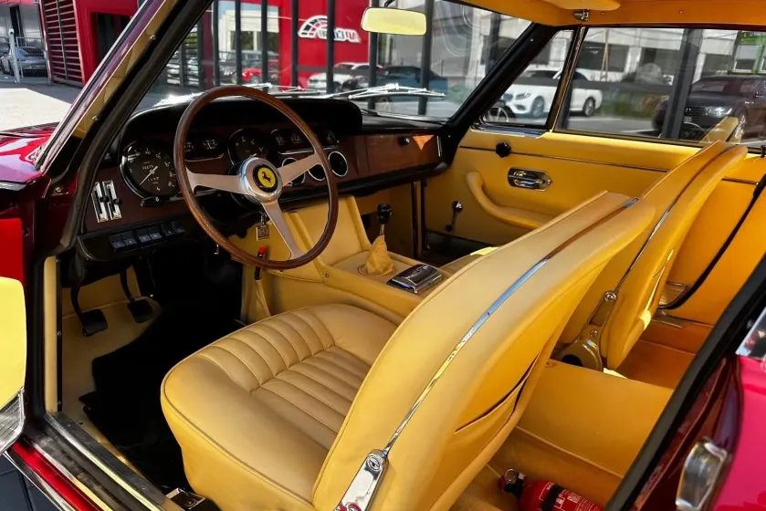 Ferrari 330 GT 2+2 series 2-9