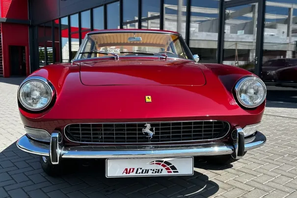 apcorse-ferrari-330gt-01-07.jpg