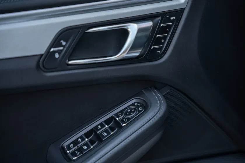 Porsche Macan 3.6 V6 Turbo Performance Package-8