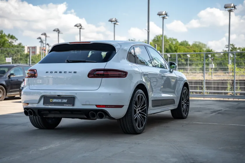 Porsche Macan 3.6 V6 Turbo Performance Package-7