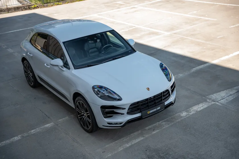 Porsche Macan 3.6 V6 Turbo Performance Package-1