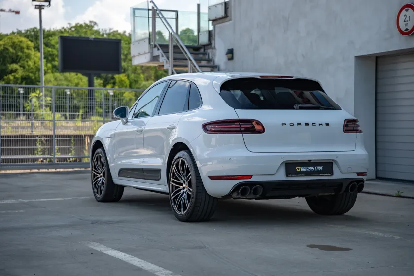 Porsche Macan 3.6 V6 Turbo Performance Package-5
