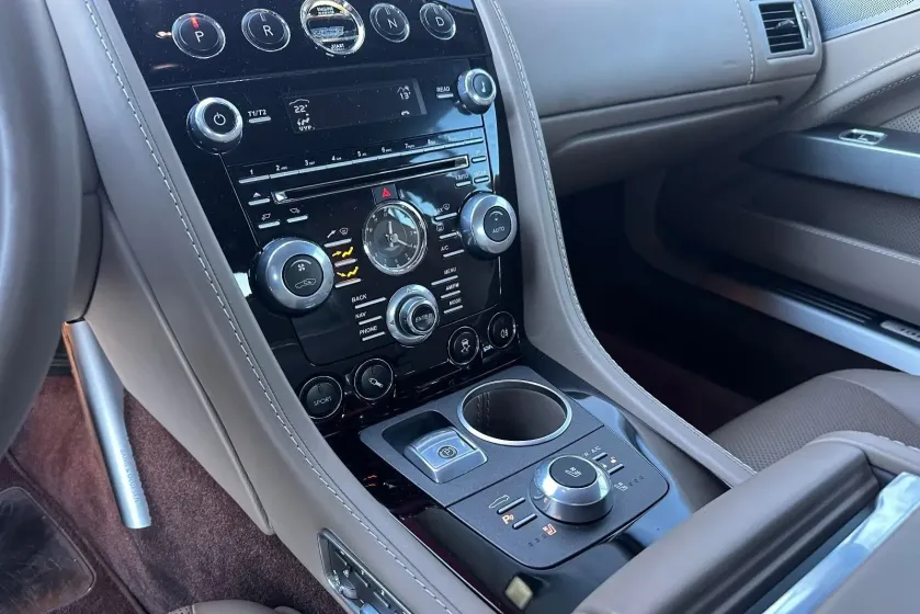 Aston Martin Rapide 6.0 V12 Touchtronic-11