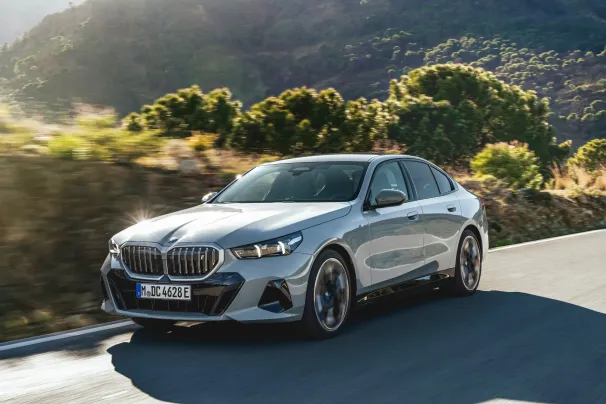 P90505000_lowRes_the-new-bmw-i5-edriv.jpg